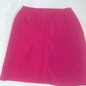 Need to brighten up a white blouse ? Try this fuchsia silk skirt.